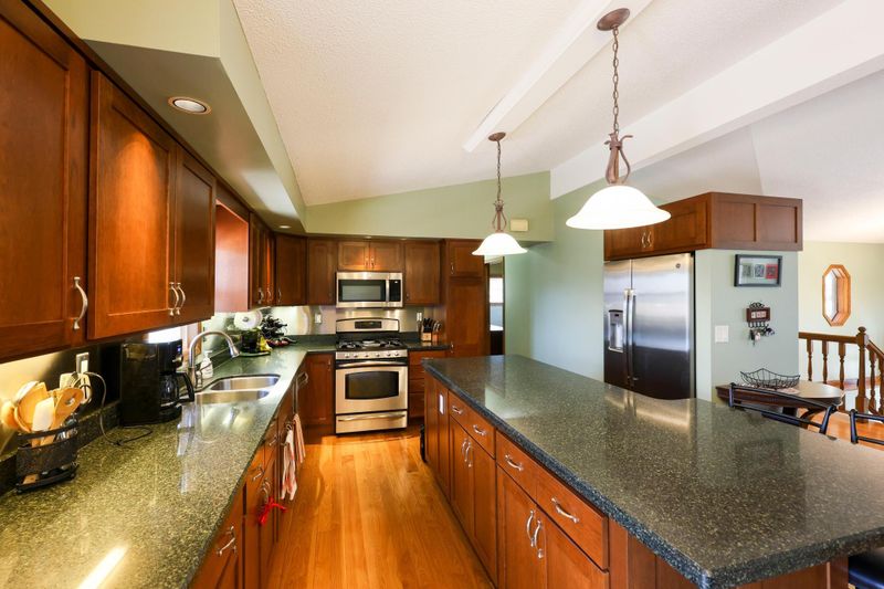 4591 W Greenleaf Dr, Eagan, MN 55123