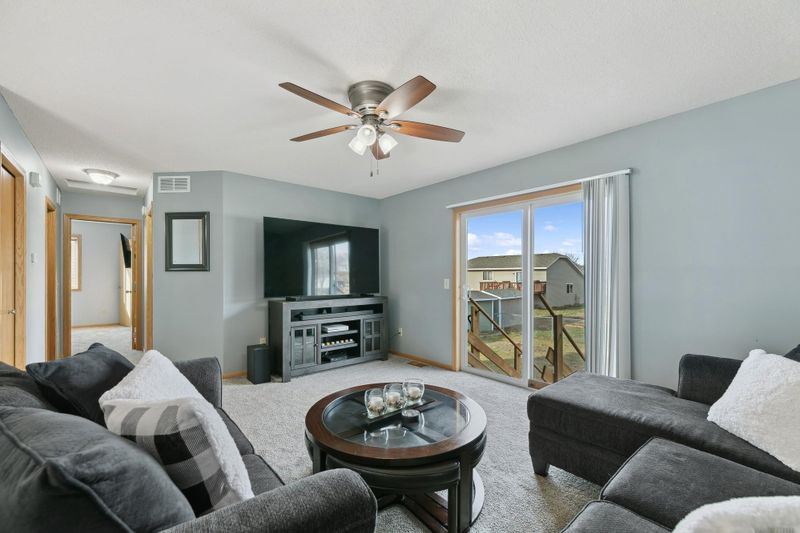 1624 Forest Glen Cir, Saint Augusta, MN 56301