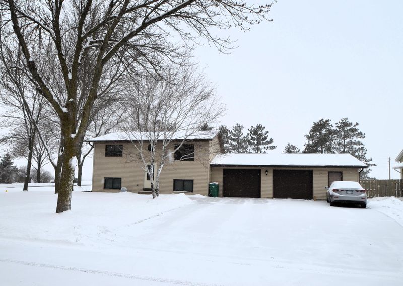 801 N Estates Ave, Litchfield, MN 55355