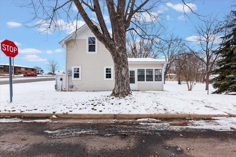 330 Irving Ave NW, Elk River, MN 55330