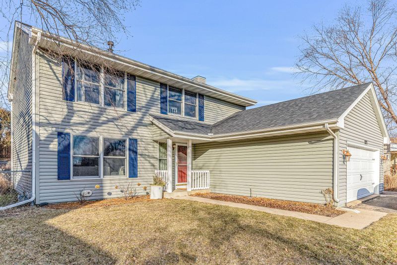 1071 Briar Creek Rd, Eagan, MN 55123