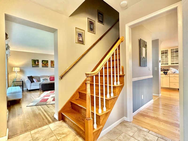 2048 Lamplight Dr, Woodbury, MN 55125