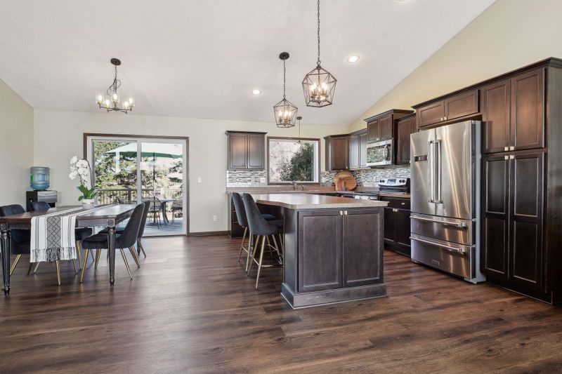 864 Forest Edge Dr, Jordan, MN 55352