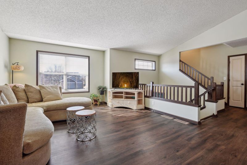 864 Forest Edge Dr, Jordan, MN 55352