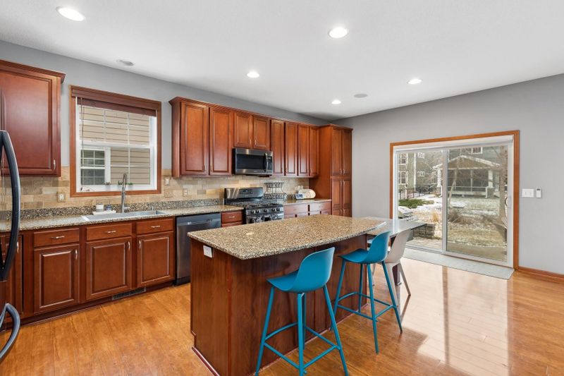 15869 Dutton Ln, Apple Valley, MN 55124