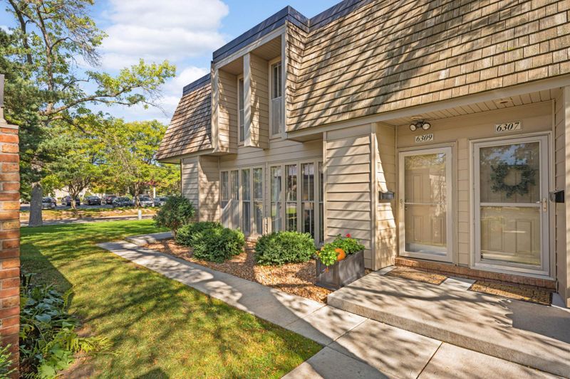 6309 Barrie Rd, Edina, MN 55435