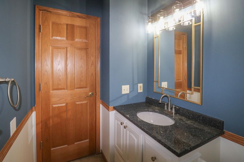 9713 Hemlock Ln N, Maple Grove, MN 55369