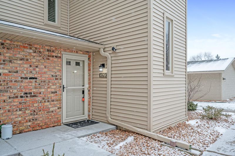 8793 Jasmine Ln, Eden Prairie, MN 55344