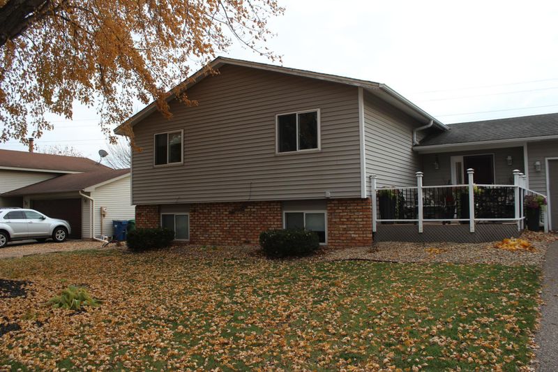 10995 97th Pl N, Maple Grove, MN 55369