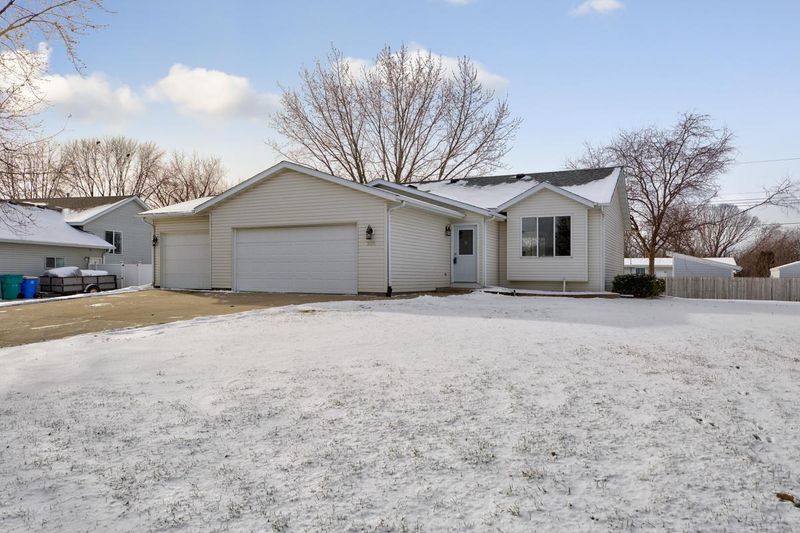 200 Autumn Dr, Owatonna, MN 55060