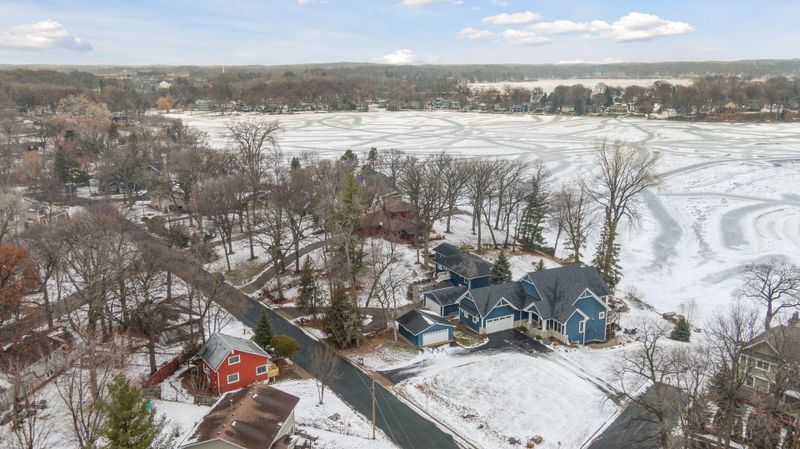 2133 Noble Ln, Mound, MN 55364