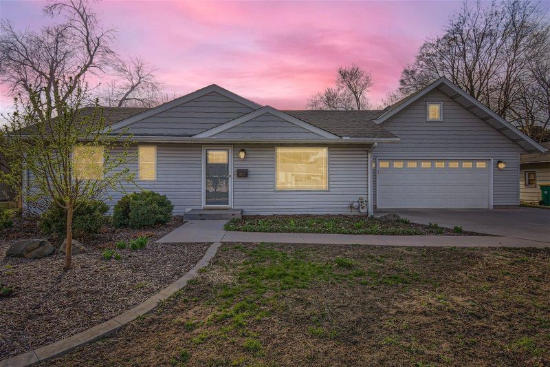 5657 Pennsylvania Ave N, Crystal, MN 55428