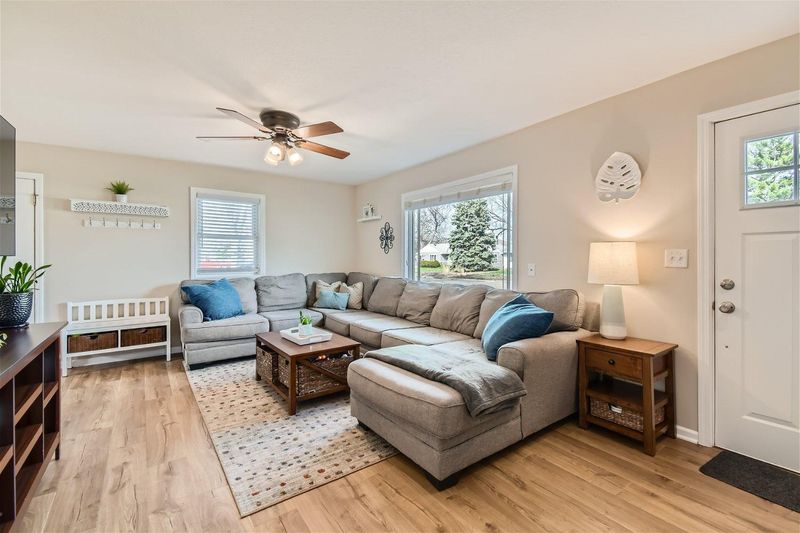 5657 Pennsylvania Ave N, Crystal, MN 55428