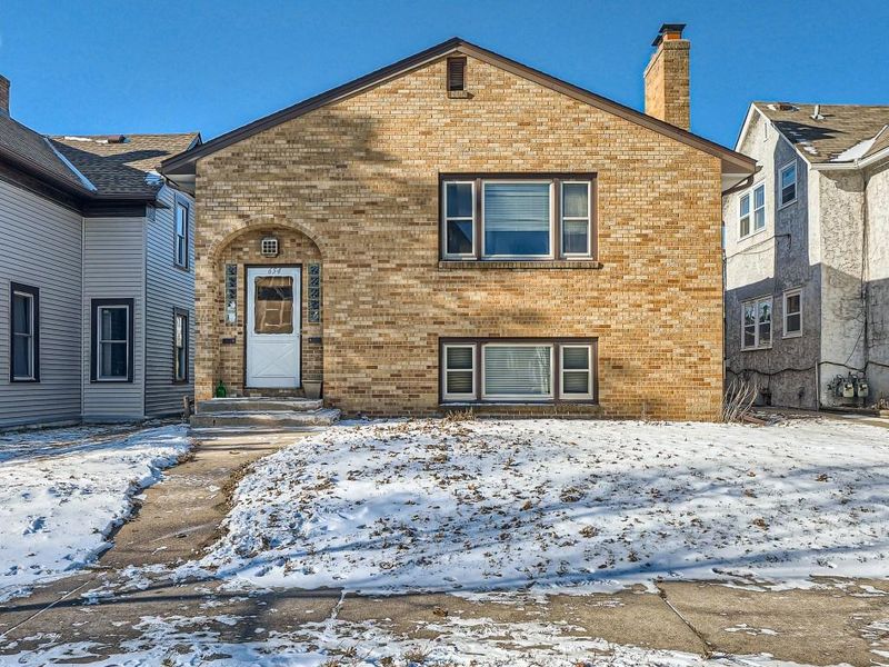 654 Madison St NE, Minneapolis, MN 55413