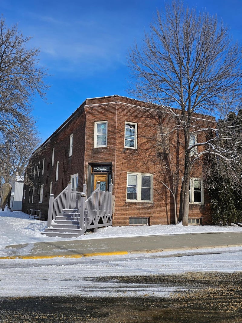 24 W Main St, Hayfield, MN 55940
