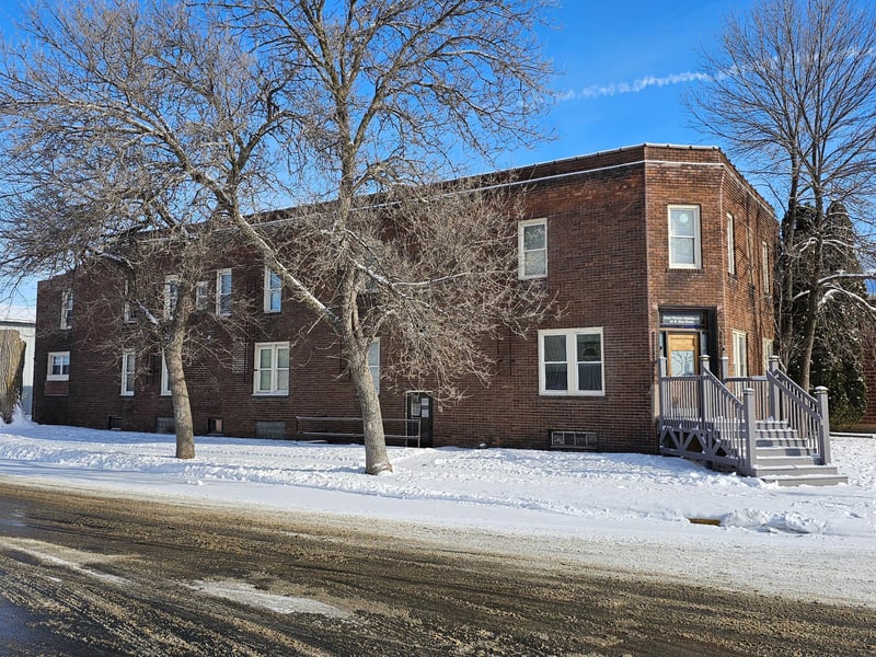24 W Main St, Hayfield, MN 55940