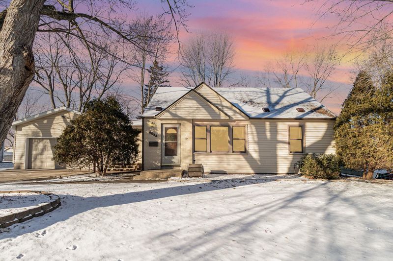9532 Clinton Ave S, Bloomington, MN 55420