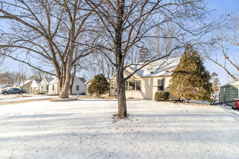 9532 Clinton Ave S, Bloomington, MN 55420