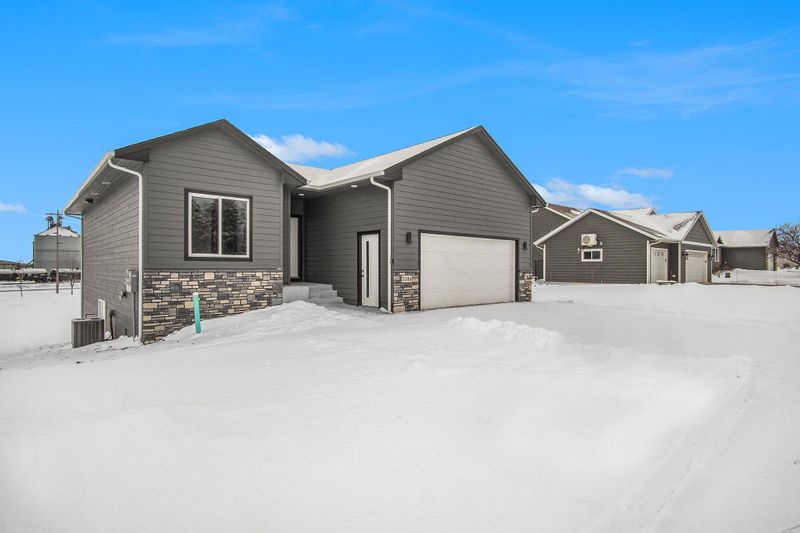 1104 Cherry Dr, Luverne, MN 56156