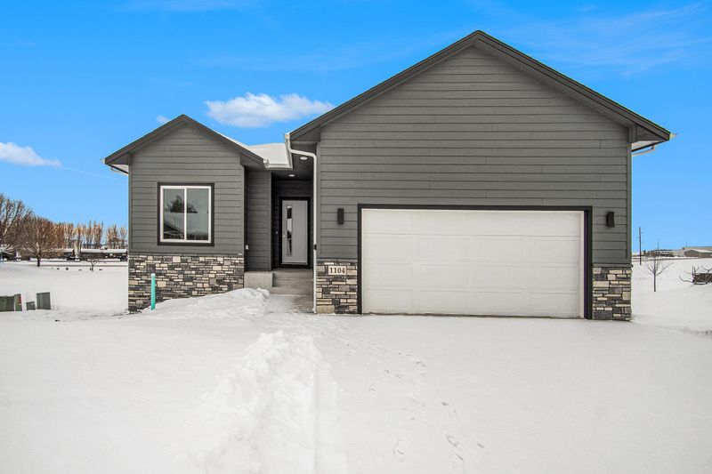1104 Cherry Dr, Luverne, MN 56156
