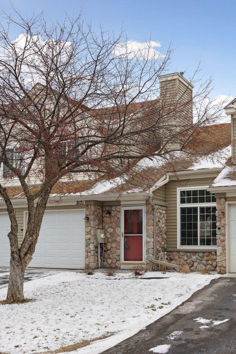 2171 Baneberry Way W, Chanhassen, MN 55317