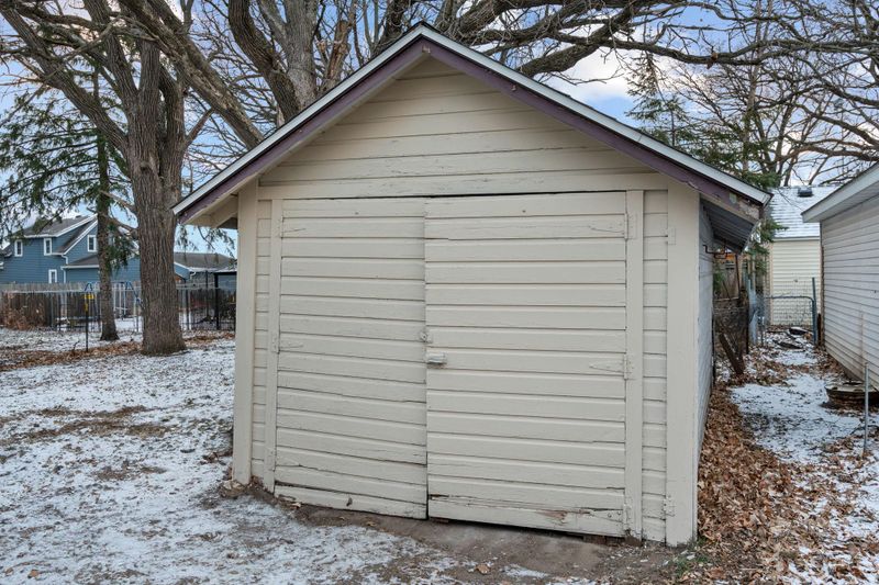 407 11th St NW, Austin, MN 55912