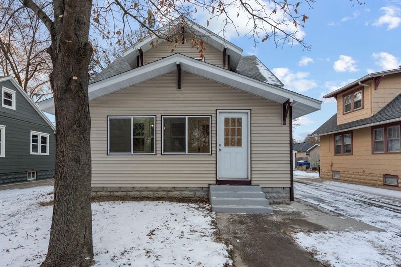 407 11th St NW, Austin, MN 55912