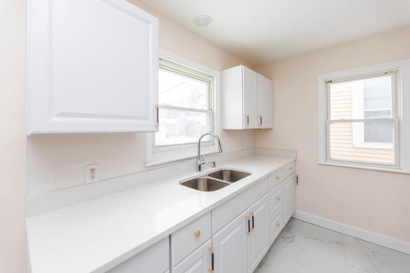 2814 Bryant Ave N, Minneapolis, MN 55411