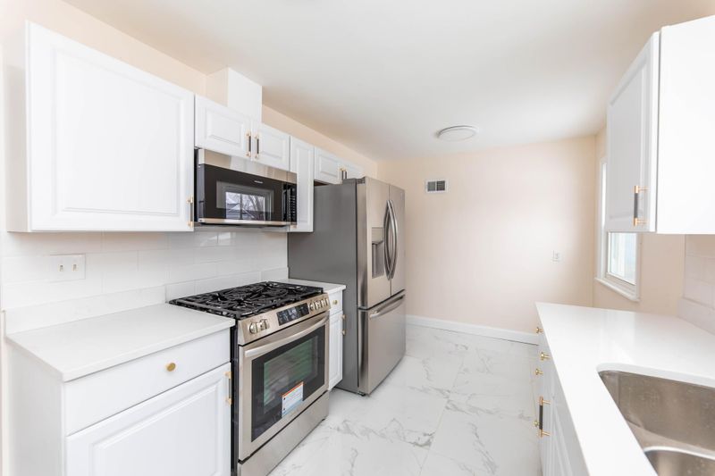 2814 Bryant Ave N, Minneapolis, MN 55411