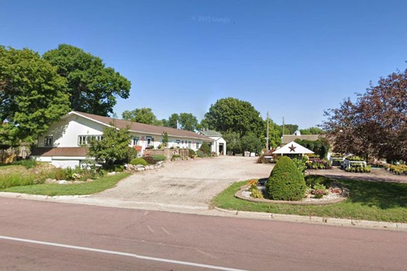 10 Park St, Sherburn, MN 56171