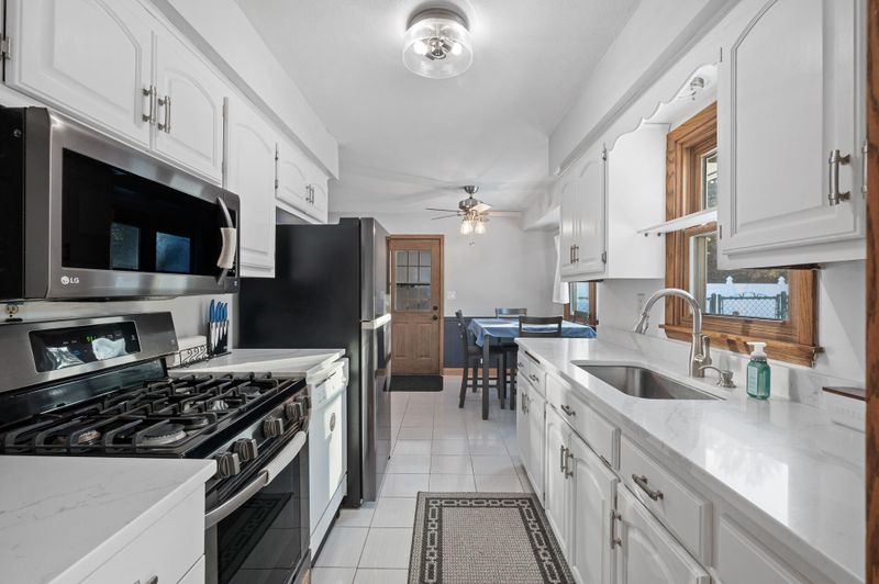 113 Harold Dr, Burnsville, MN 55337