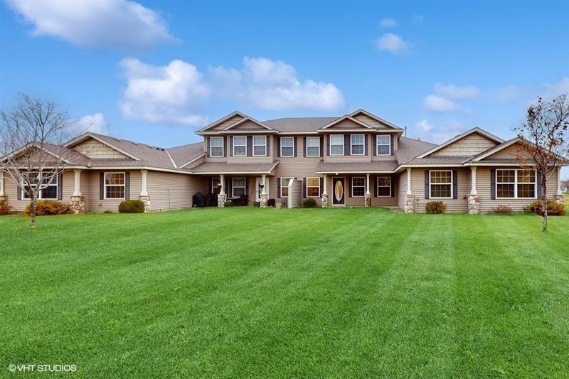 927 Golden Way NW, Isanti, MN 55040