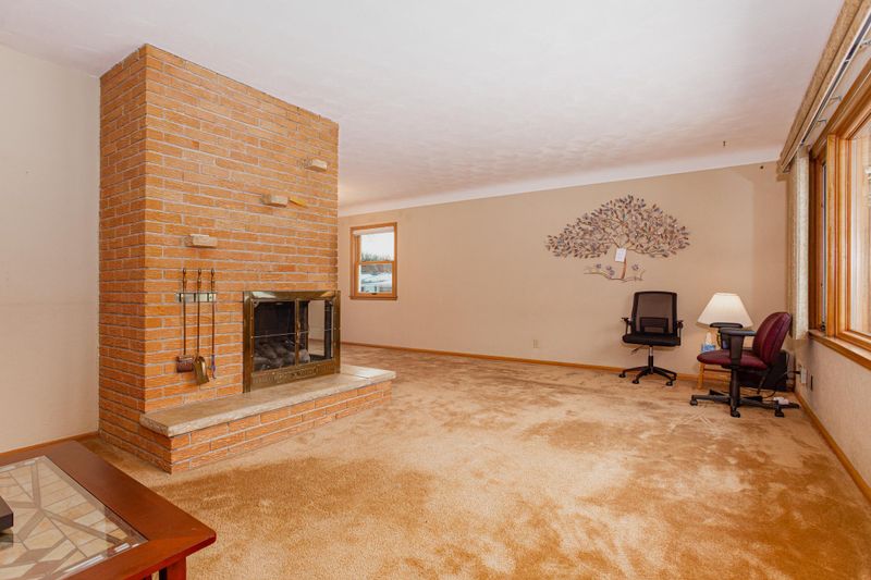 2493 Tierney Ave E, North Saint Paul, MN 55109