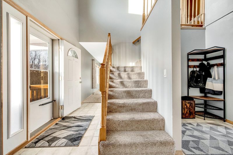 28495 Lakelawn Dr, Lindstrom, MN 55045