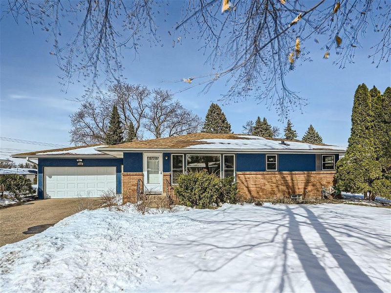 1489 Clarmar Ave W, Roseville, MN 55113