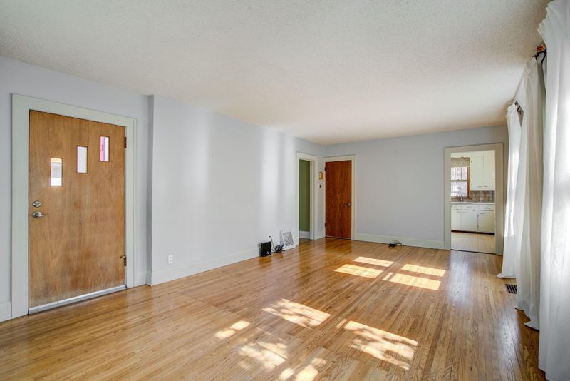 4226 Vincent Ave N, Minneapolis, MN 55412