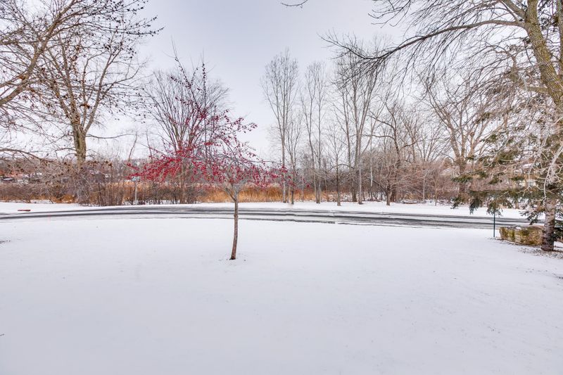 926 Evergreen Ct, Vadnais Heights, MN 55127
