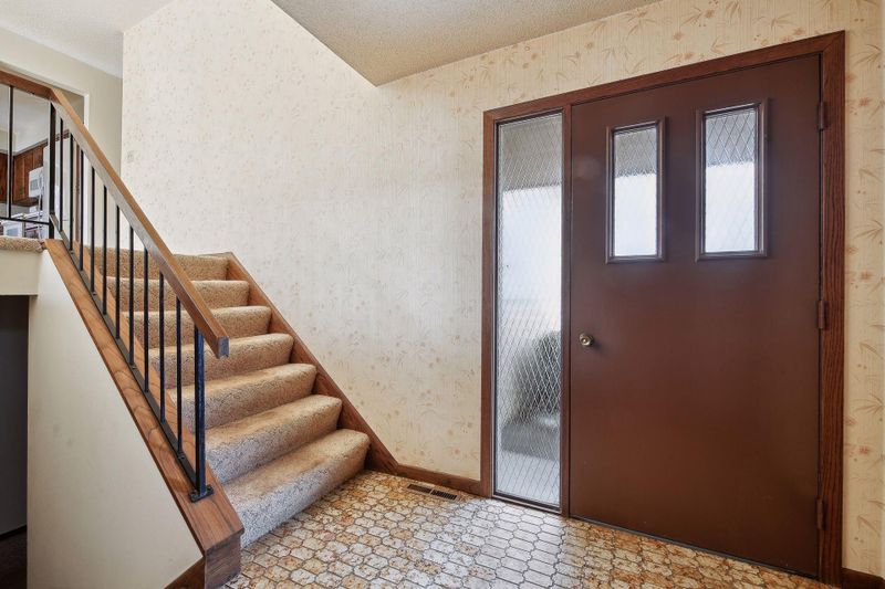 18895 Pheasant Cir, Eden Prairie, MN 55346