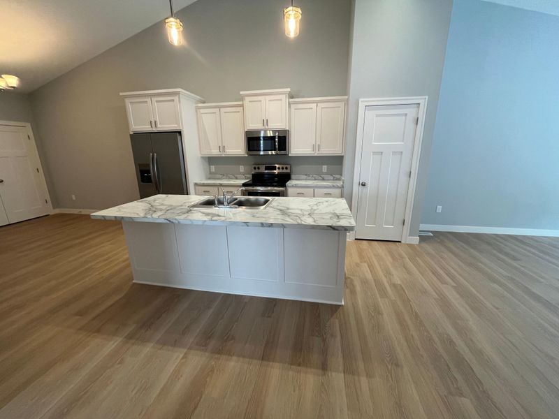 320 21st Ave SW, Cambridge, MN 55008