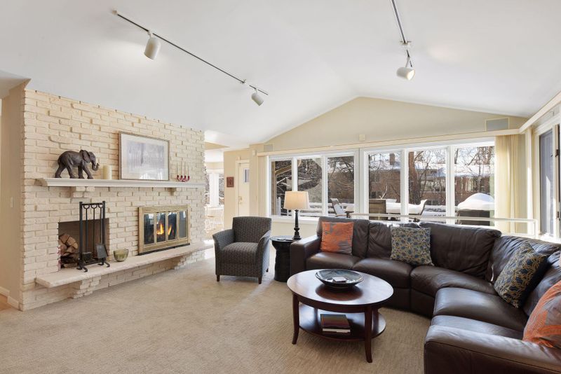6021 Pine Grove Rd, Edina, MN 55436