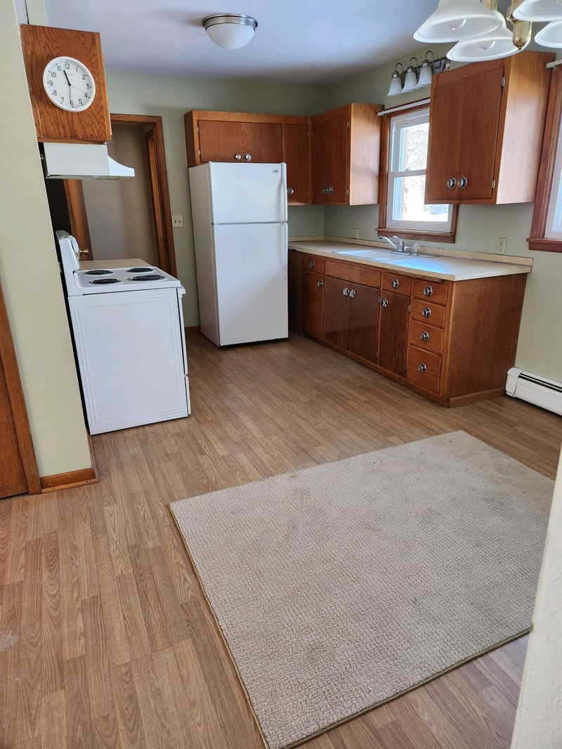 400-402 North St E, Waldorf, MN 56091