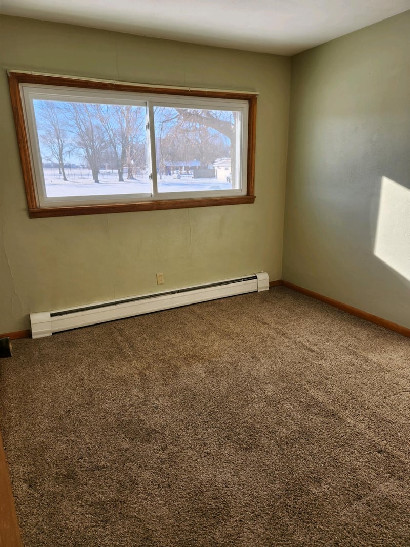 400-402 North St E, Waldorf, MN 56091