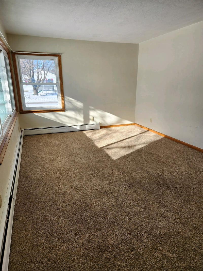 400-402 North St E, Waldorf, MN 56091