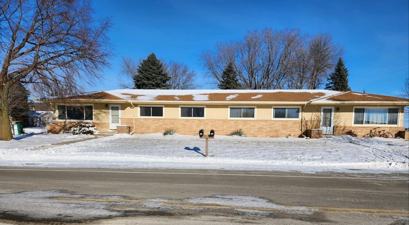 400-402 North St E, Waldorf, MN 56091