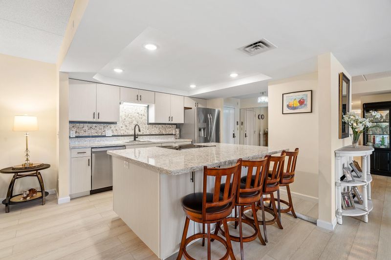 7200 York Ave S #202, Edina, MN 55435