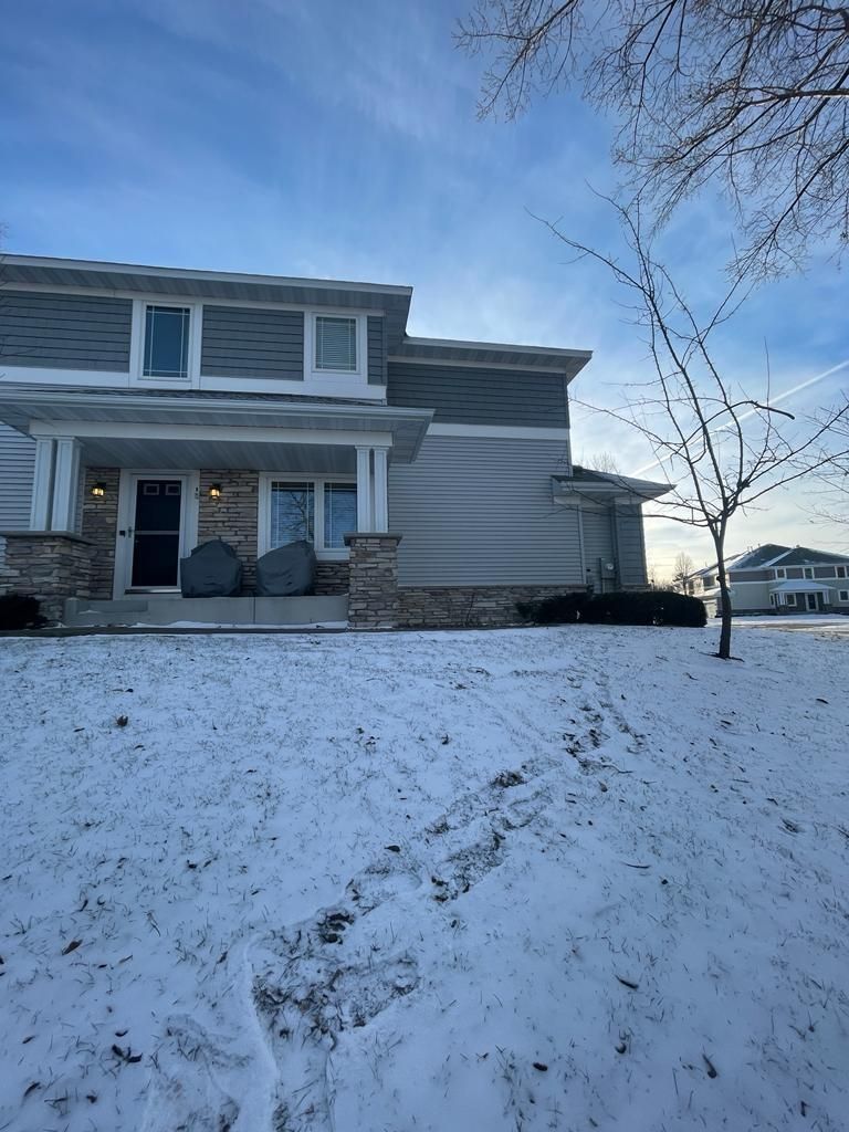 505 Sutherland Dr, Woodbury, MN 55129