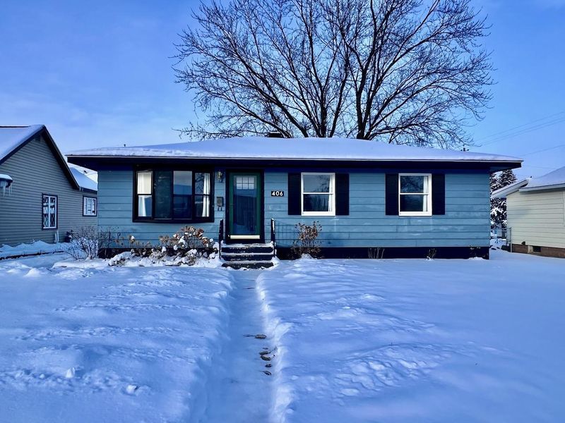 406 11th St NW, Chisholm, MN 55719