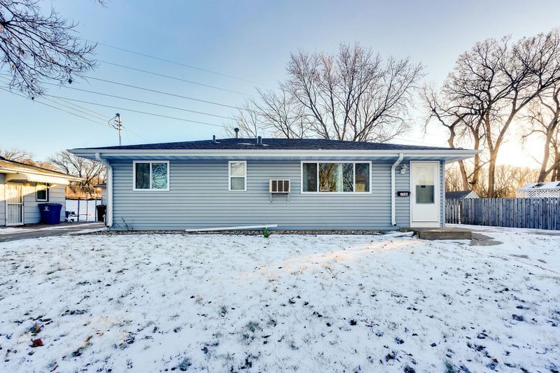 1760 Hollywood Ave NE, Minneapolis, MN 55418