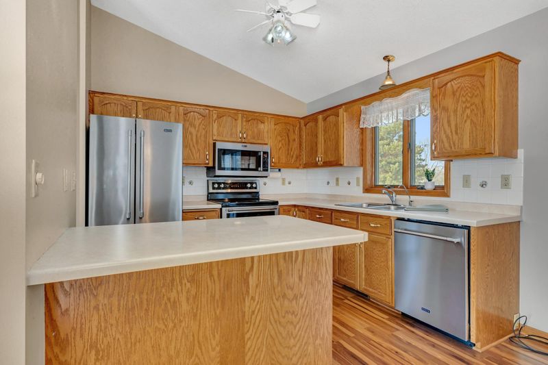 13 Pine Tree Ct, Sartell, MN 56377