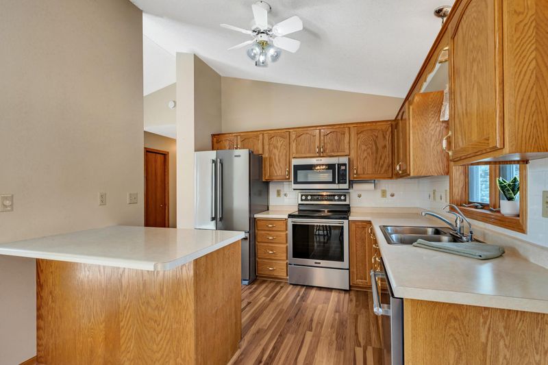 13 Pine Tree Ct, Sartell, MN 56377